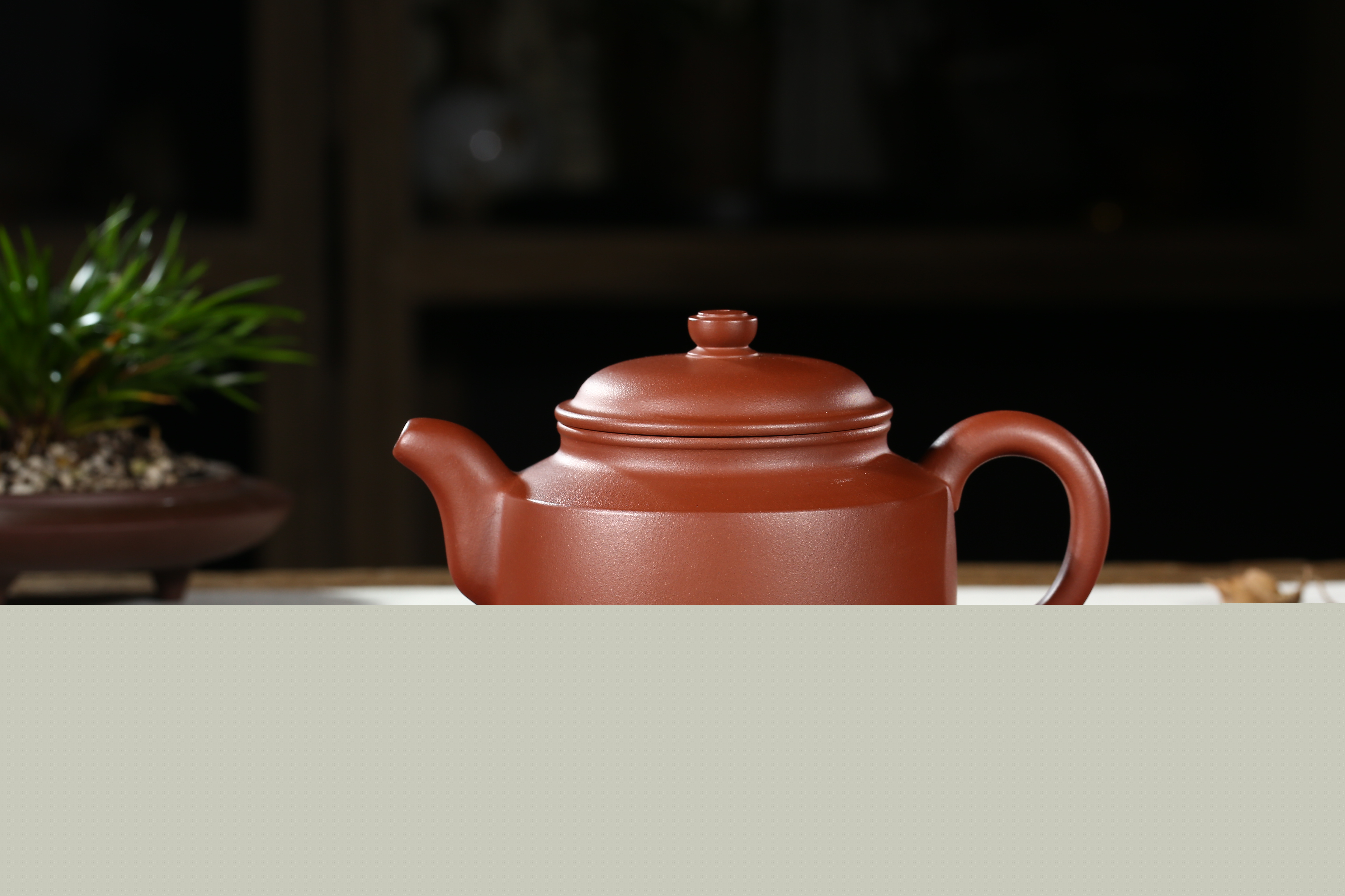 品茶先品壺——金槽和碾沉香末，冰碗輕涵翠縷煙