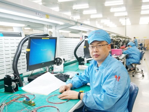 技能大師回應大學生提問 做技術工人有“錢途”，更有前景